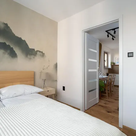 Апартаменты Comfortable Two-bedroom By Renters *